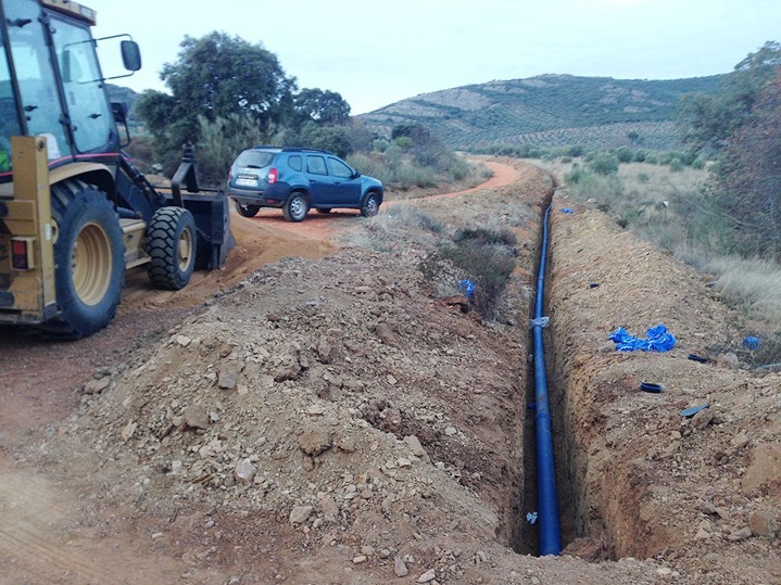 La nueva tuber&iacute;a desde Puerto Pulido, en una parte del trazado
