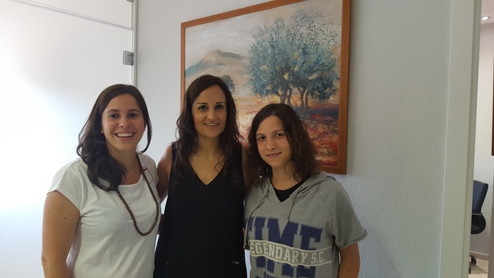 La directora provincial de Bienestar Social, Padro Z&uacute;&ntilde;iga, con miembros de la asociacion capacidades