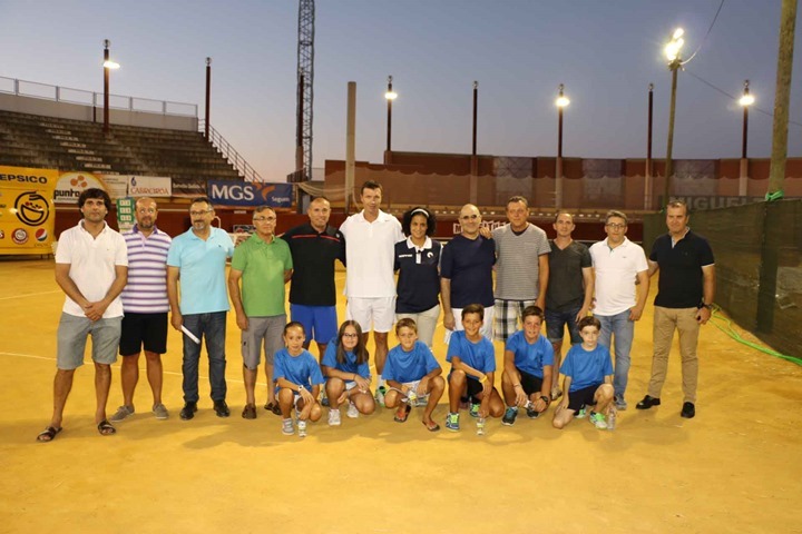 foto grupo tenis