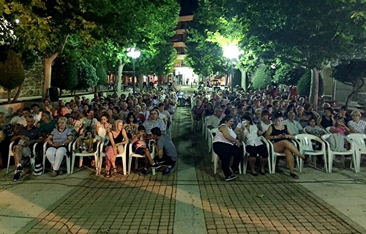 Aspecto del improvisado patio de butacas habilitado por el Ayuntamiento