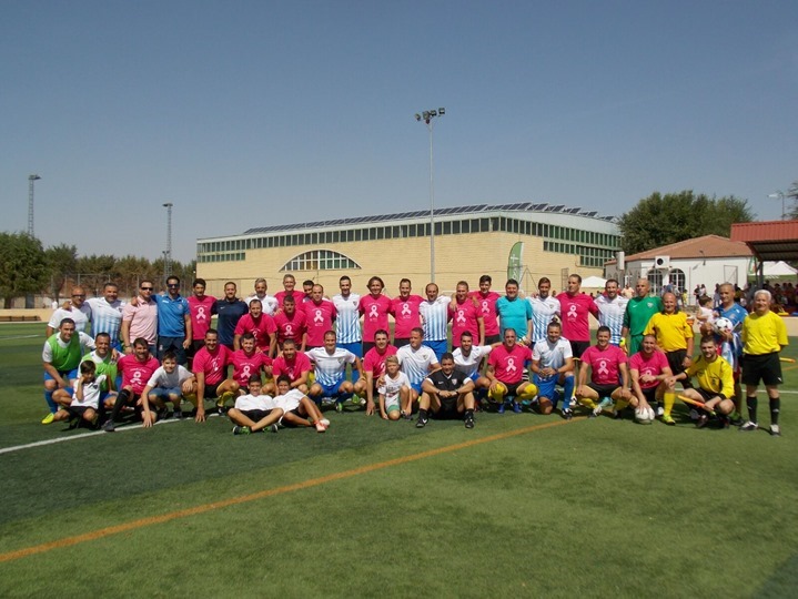 Foto de familia de todos los contendientes y cuerpo arbitral