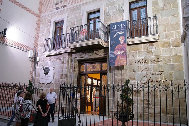 Portada de la Casa Natal de Juan de Ávila