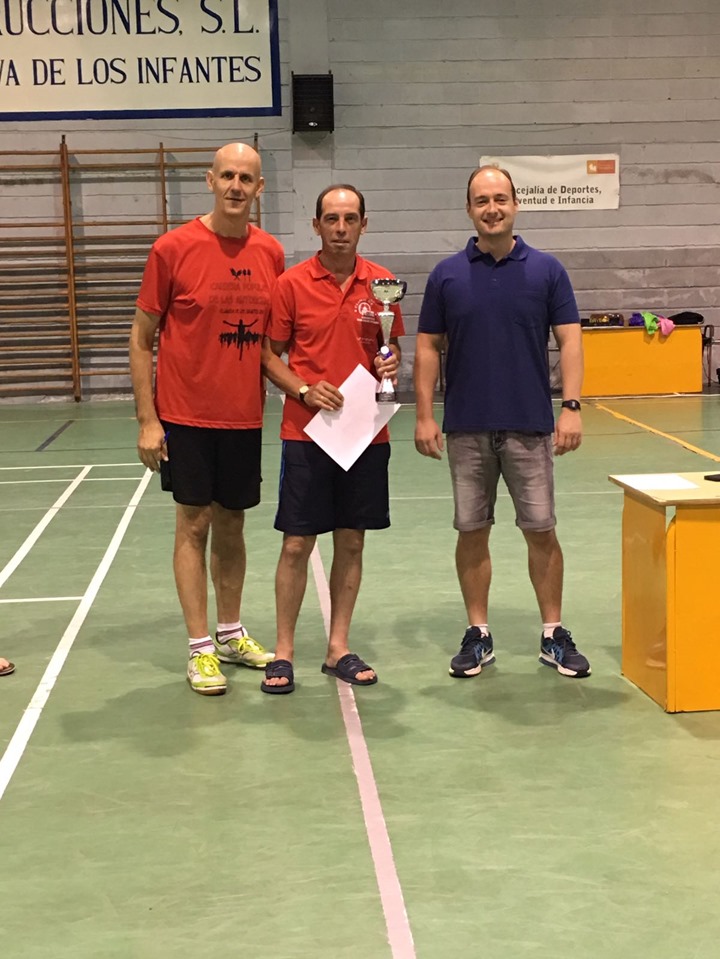 entrega trofeo maraton vet.fs