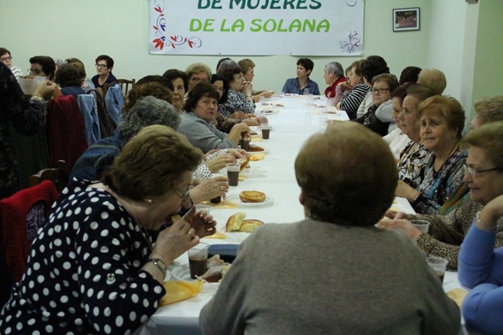 A mujeres merienda