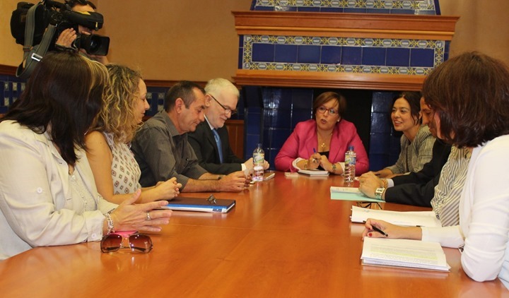 Carmen Olmedo en reunion con alcaldes autovia