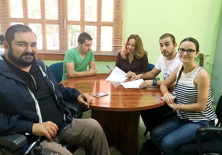 Imagen de los organizadores junto a Jacinta Monroy y Sergio Gijón