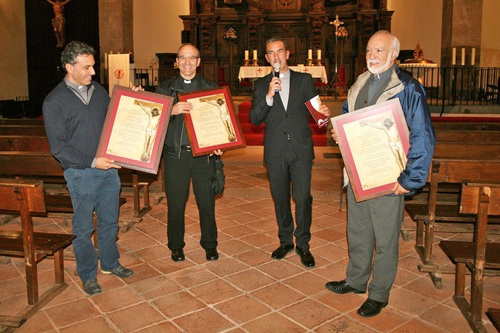 La Parroquia entreg&oacute; a cada seminario un detalle conmemorativo de la visita, con un mensaje del Santo Doctor