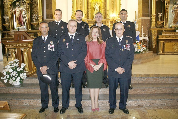 Los agentes rabaneros, junto a la alcaldesa