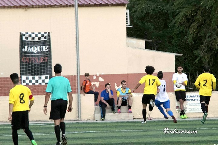 Otra de las escenas que dejó el derbi comarcal_FOTO VH Serrano