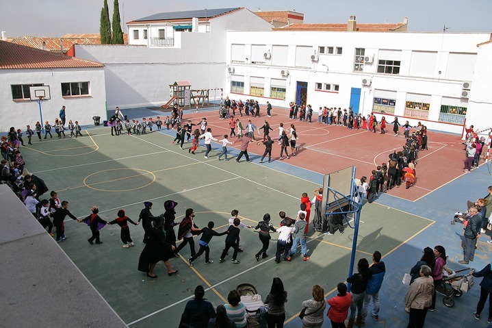 Panorámica del patio de recreo donde tuvo lugar la actividad