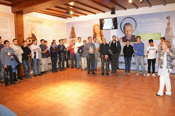 Visitando la exposici&oacute;n monogr&aacute;fica sobre Juan de &Aacute;vila, en la 'Casa de la Marquesa'