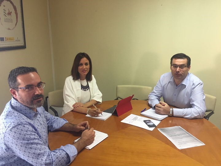 reuni&oacute;n pte recamder con directores generales de Turismo y Desarrollo Rural