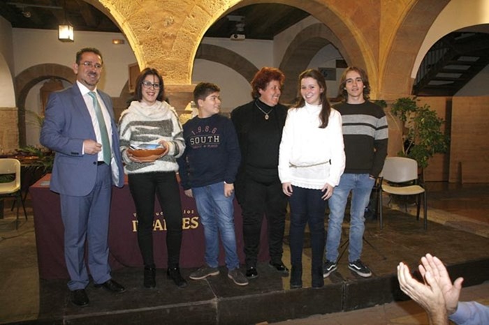 0 Alumnos de la Escuela de Música ‘Campo de Montiel’ junto al coordinador del encuentro Luis Díaz-Cacho