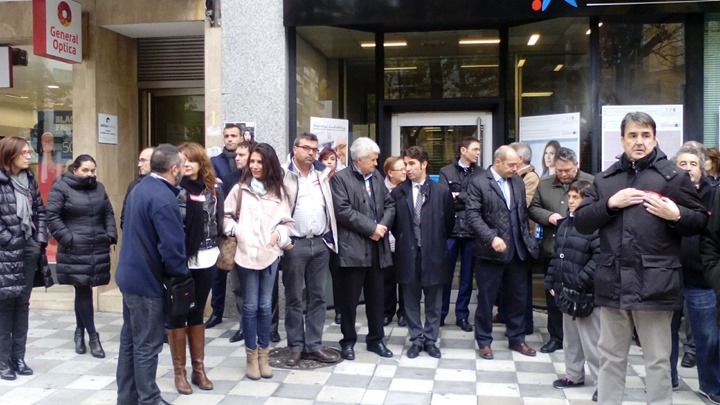 161124 concentración Cuenca muerte caixabank