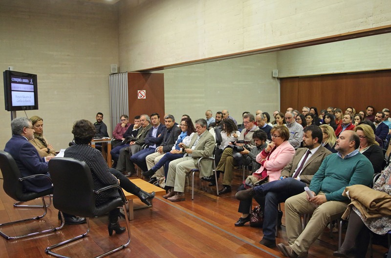 Toledo, 24-11-2016.- El consejero de Educación, Cultura y Deportes, Ángel Felpeto, en una nueva entrega de ‘Consejería Abierta’, durante la presentación del Proyecto Educativo de Castilla-La Mancha y la revista EDUCARenRED en la Consejería de Educación, Cultura y Deportes. (Foto: Álvaro Ruiz // JCCM)