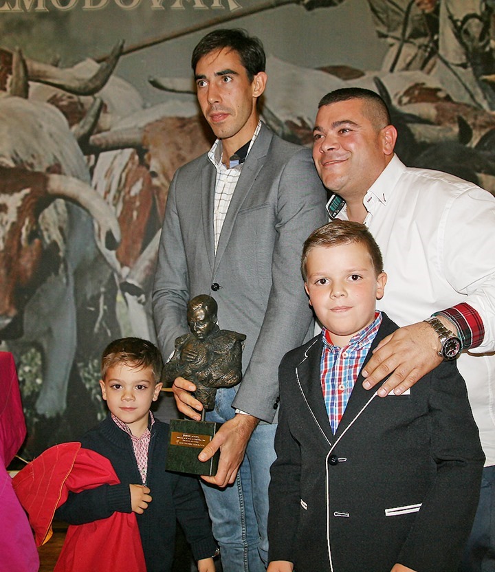 Jiménez Fortes, recibiendo el premio al triunfador de la feria