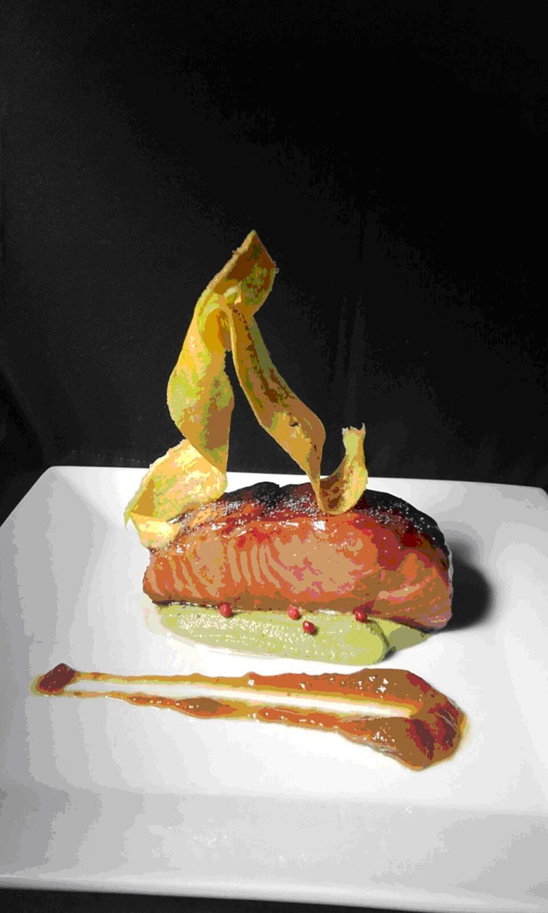 Plano Ganador Salm&oacute;n Hummus Ajo Morado de Las Pedro&ntilde;eras