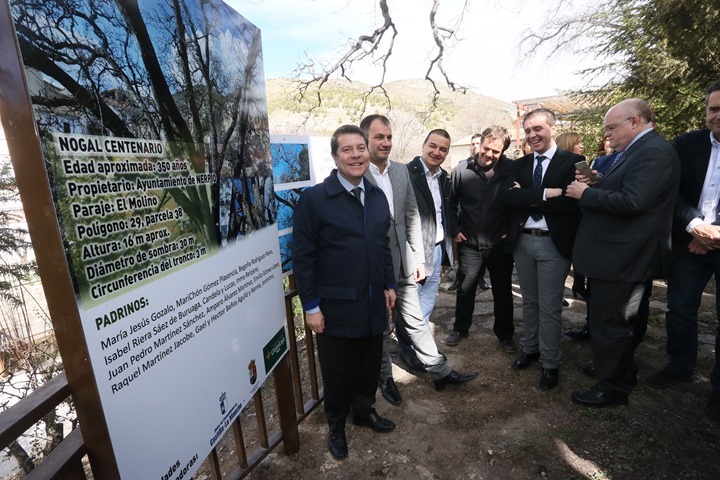 VISITA DEL PRESIDENTE GARCIA-PAGE A NERPIO Y A LOS NOGALES DE ESTA LOCALIDAD