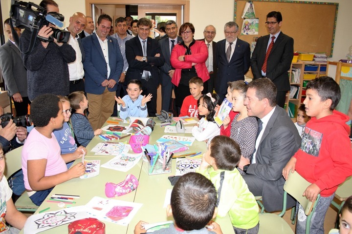 inauguración colegio, visita aula