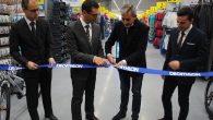 Jesús Martín inauguró las instalaciones de una tienda de deportes en Valdepeñas