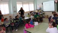 La concejala Carolina Molina visita un taller del proyecto coeducativo “La Igualdad en la escuela”, en Miguelturra