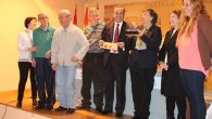 La Delegación del Gobierno en Castilla-La Mancha acoge una exposición de tarjetas navideñas creadas por usuarios de APANAS