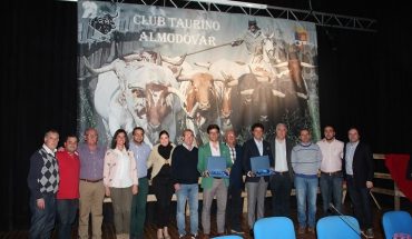 Manuel Amador y Rubén Pinar repasaron anoche sus trayectorias y valoraron el posicionamiento de Almodóvar del Campo en la defensa del toreo