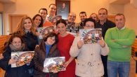 Pilar Zamora presenta el calendario solidario de Caminar Down con el folclore de Mazantini como eje