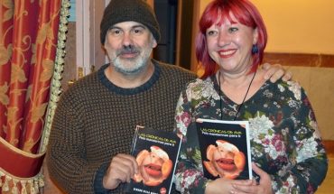 Álvaro Villa André lleva su poesía al Antiguo Casino con ‘Pelo mandarinas para ti’