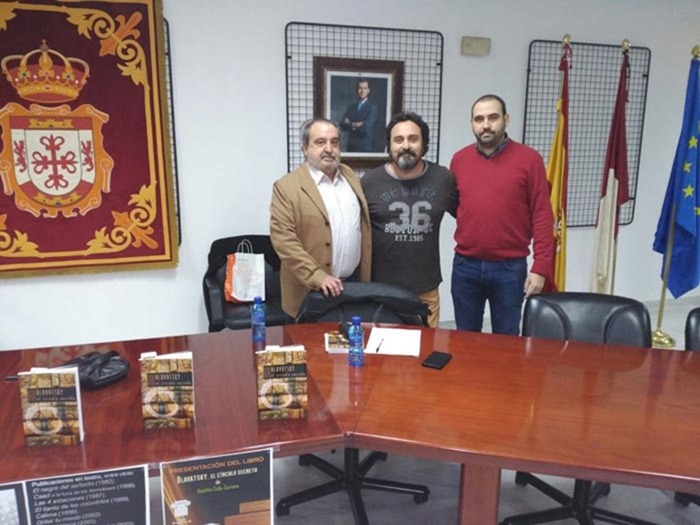 0 Poli Calle junto a Jesús Ruiz y Manuel Muñoz durante la presentación de su novela