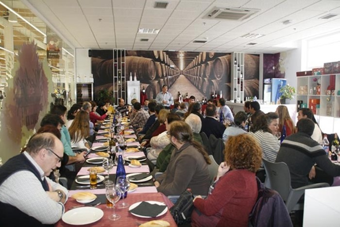0 Un momento durante la celebración de la comidad de navidad de los apicultores