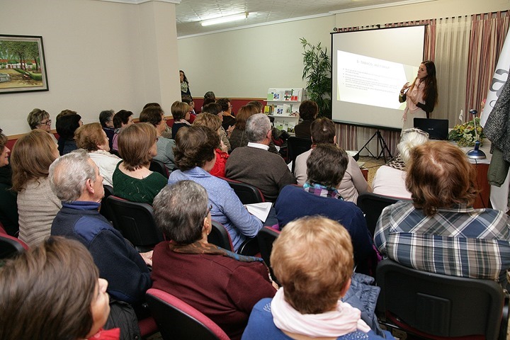 Aforo casi completo en la sede de la AECC almodovareña