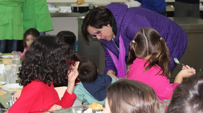 Carmen Olmedo visita comedor escolar Criptana 1