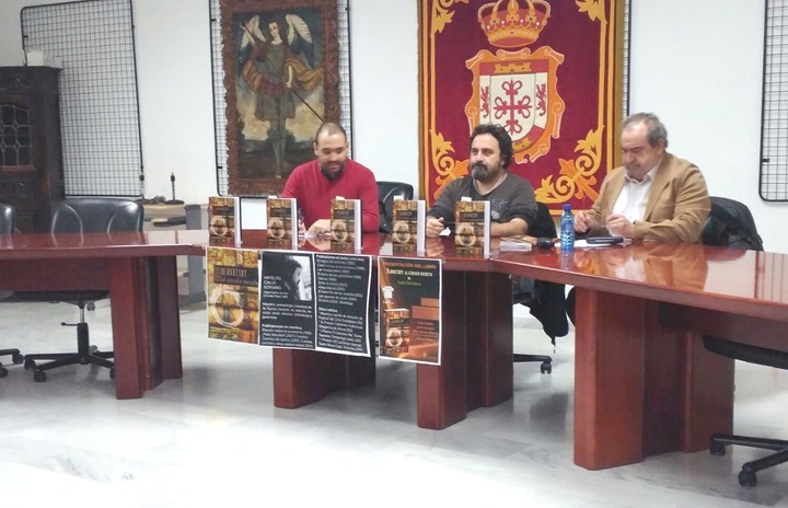 Poli Calle en el centro, junto a Jesús Ruiz y Manuel Muñoz