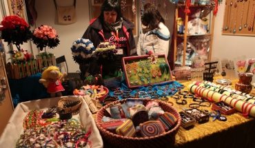 Alcázar ya puede disfrutar, hasta el día de Reyes, del mercado artesano navideño instalado en la Plaza de España