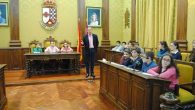 Alumnos de primaria de Valdepeñas, convertidos en ediles, debatieron sobre la educación, el medio ambiente y la tercera edad