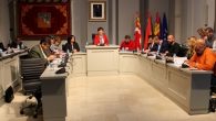 El Pleno aprobó instar al Gobierno regional para mejorar la atención sanitaria, reducir las listas de espera y dotar presupuestariamente la Residencia Comunitaria