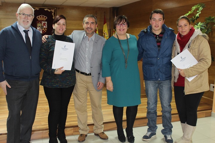 Carmen Olmedo entrega viviendas publicas en Almadén