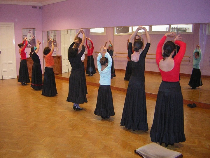 ESCUELA MUSICA Y DANZA