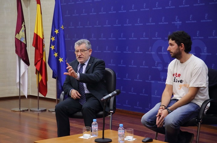 Toledo, 10-01-2017.- El consejero de Educación, Cultura y Deportes, Ángel Felpeto, durante la ponencia del presidente de la Asociación Profesional de Orientadores de Castilla-La Mancha (APOCLAM), Sergio Carretero, en una nueva entrega de ‘Consejería abierta: Orientación educativa para una escuela inclusiva’. (Foto: Álvaro Ruiz // JCCM)