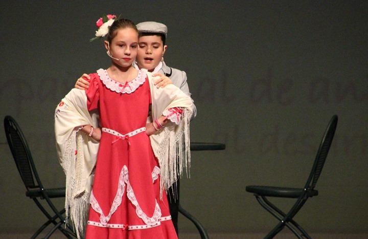 Festival misionero. Dos niños interpretan zarzuela