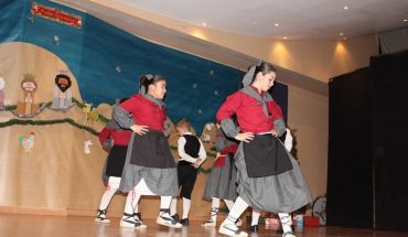 Sevillanas, fandangos y flamenco en el espectáculo de bailes regionales de Porzuna