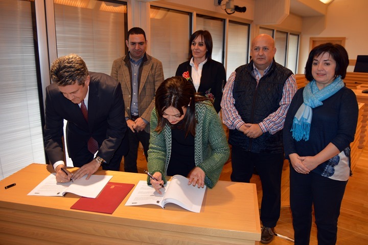 FIRMA BECAS AQUONA