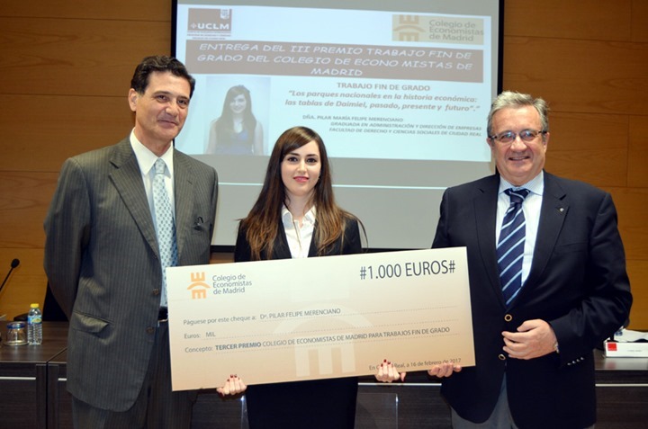 Pascual Fernández (i), Pilar Felipe y Juan José Rubio