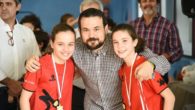 El director general de Deportes muestra su apoyo a la natación regional con su presencia en el Campeonato Regional de Natación Benjamín y Alevín