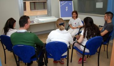 El Servicio de Obstetricia del Hospital de Talavera pone en marcha una ‘Escuela de padres’ para resolver dudas tras el parto