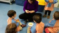 La AECC de Almodóvar del Campo ofreció a los niños de la Escuela Infantil ‘Gloria Fuertes’ un desayuno saludable con la fruta como protagonista