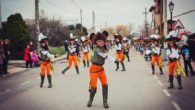 La alta participación y el buen ambientes fueron protagonistas en el desfile de carrozas y comparsas de Porzuna