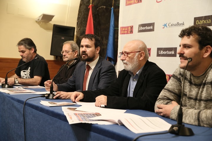 presentacin-del-encuentro-de-cantautores_32271222113_o