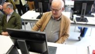 2.500 mayores más se forman en programas de fomento de las TIC del Gobierno regional en los últimos 20 meses